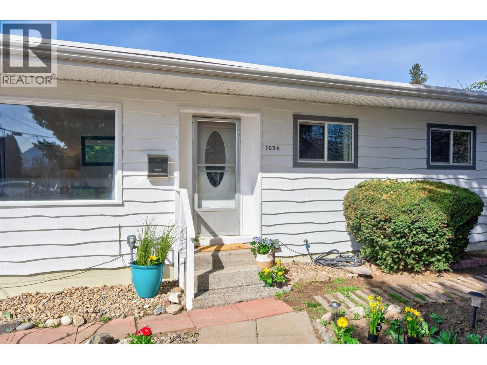 MLS® listing #29598520 for sale located at 1034 Laroque Street