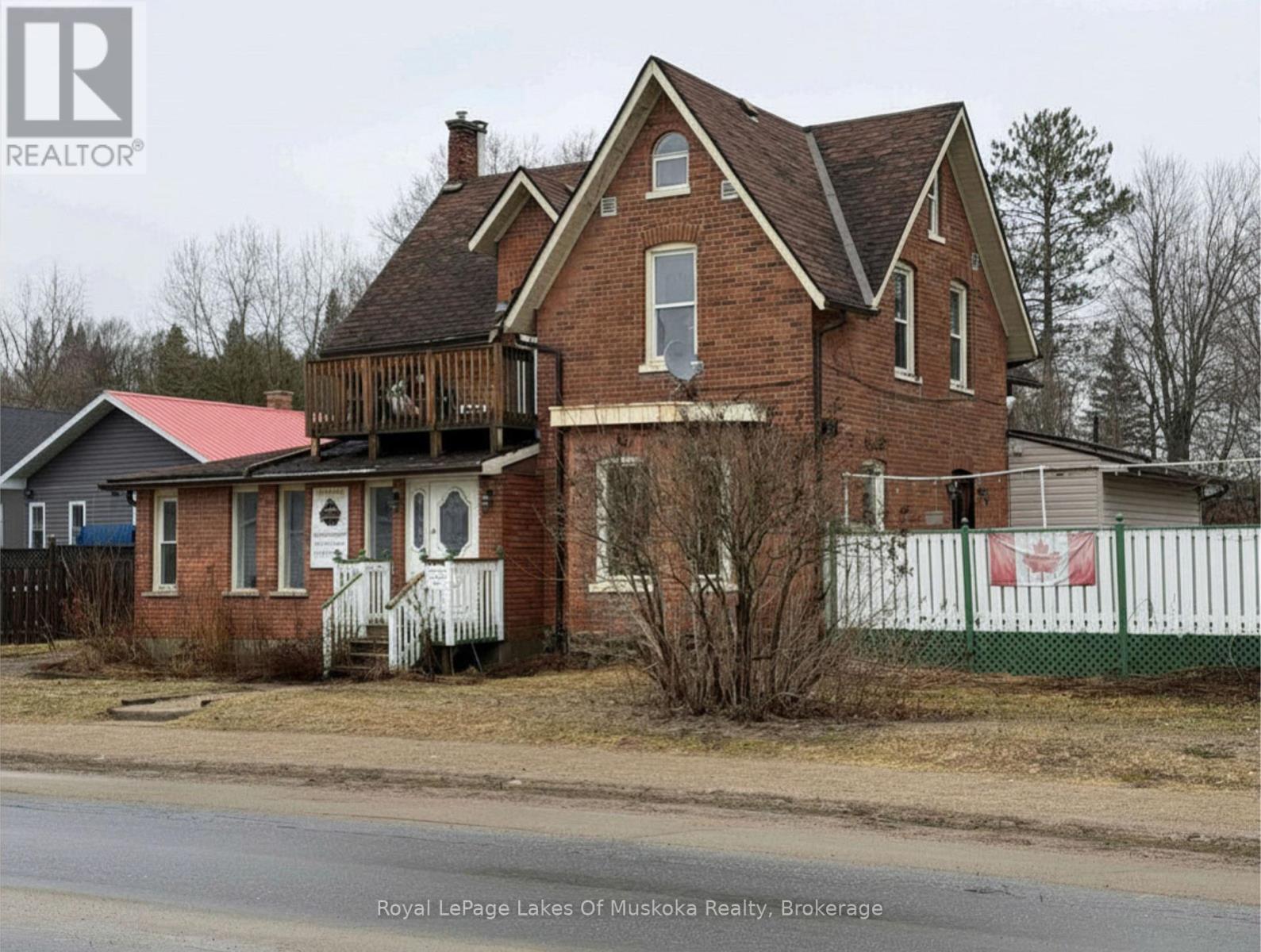 MLS® listing #29600271 for sale located at 120 ONTARIO STREET