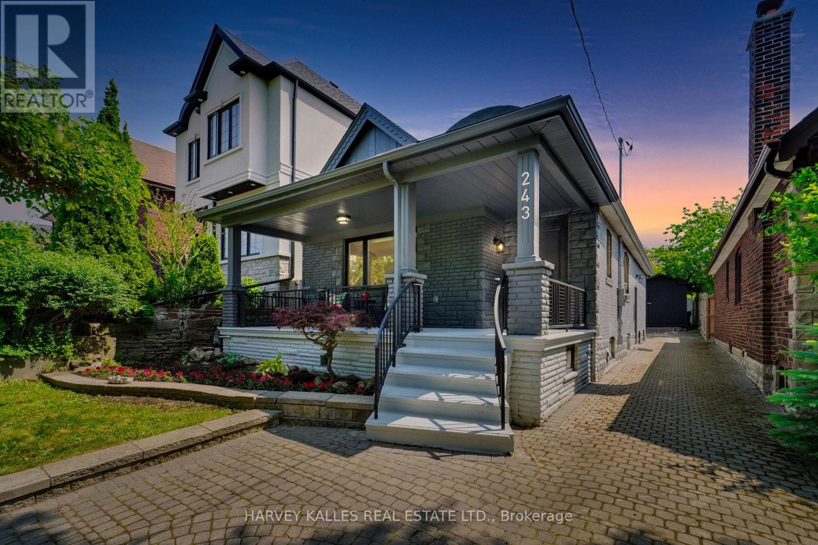 MLS® listing #29601569 for sale located at 243 NORTHCLIFFE BOULEVARD