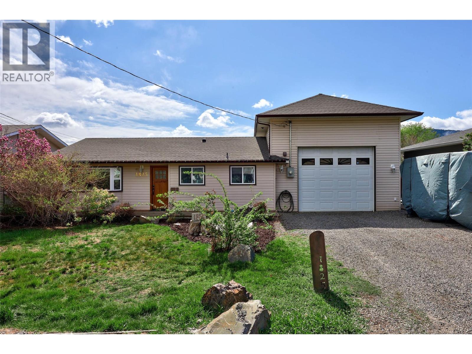 MLS® listing #29602765 for sale located at 1825 Parkcrest Avenue