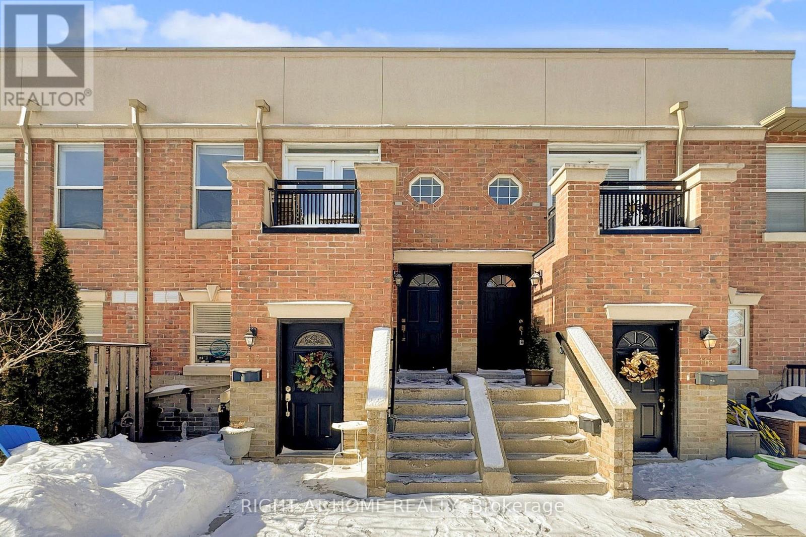MLS® listing #29604769 for sale located at 213 - 55 HALTON STREET