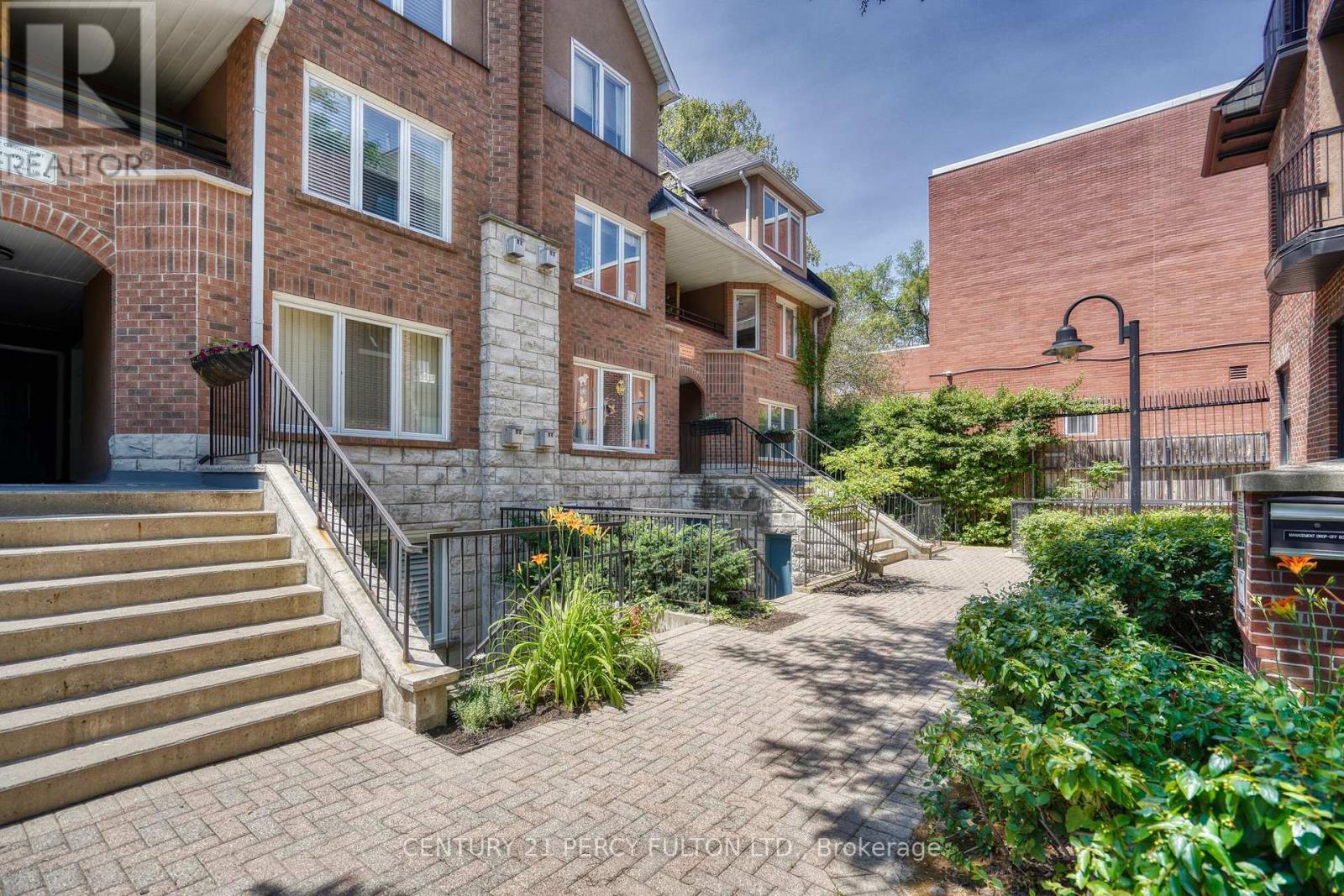 MLS® listing #29605080 for sale located at TH22 - 232 ST GEORGE STREET N