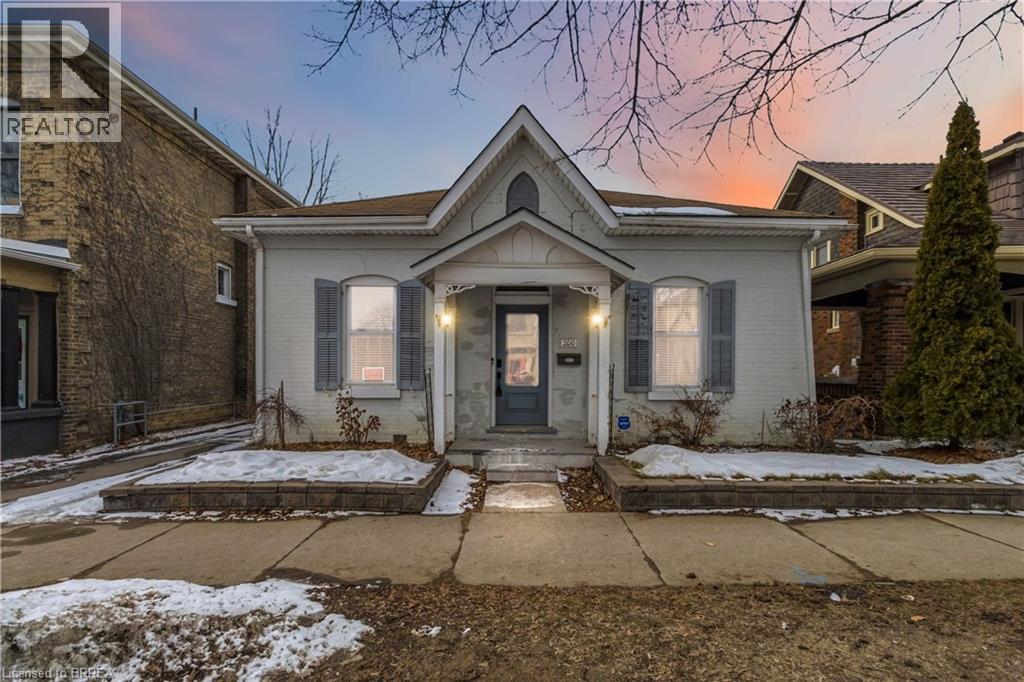 MLS® listing #29606351 for sale located at 200 BRANT Avenue