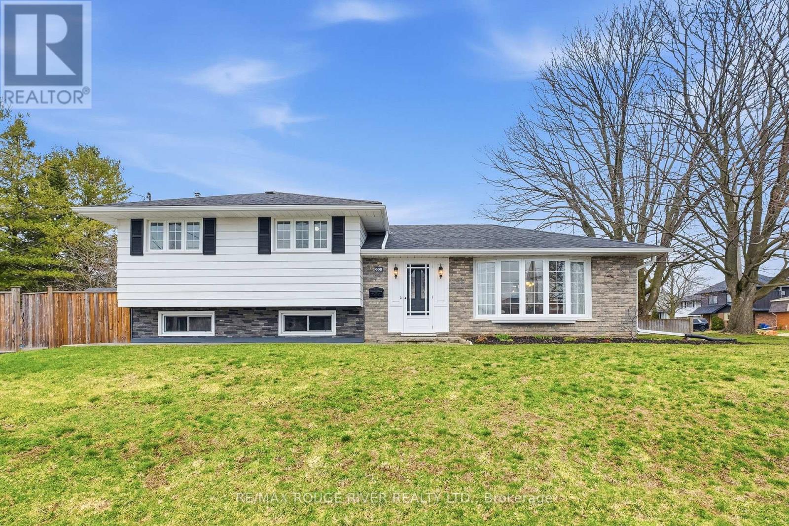 MLS® listing #29606692 for sale located at 608 ELIZABETH STREET