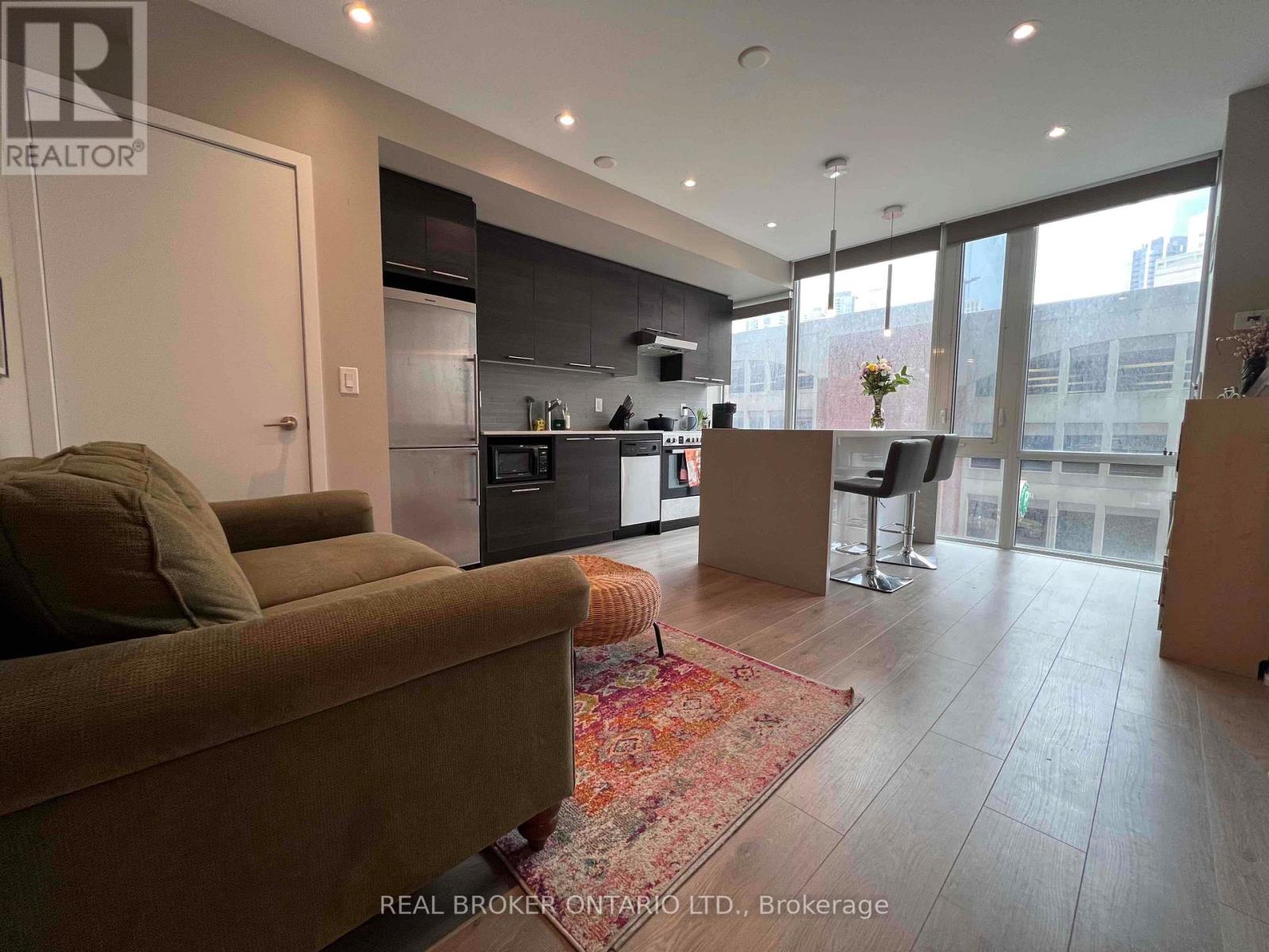 MLS® listing #29606806 for sale located at 1 MARKET STREET