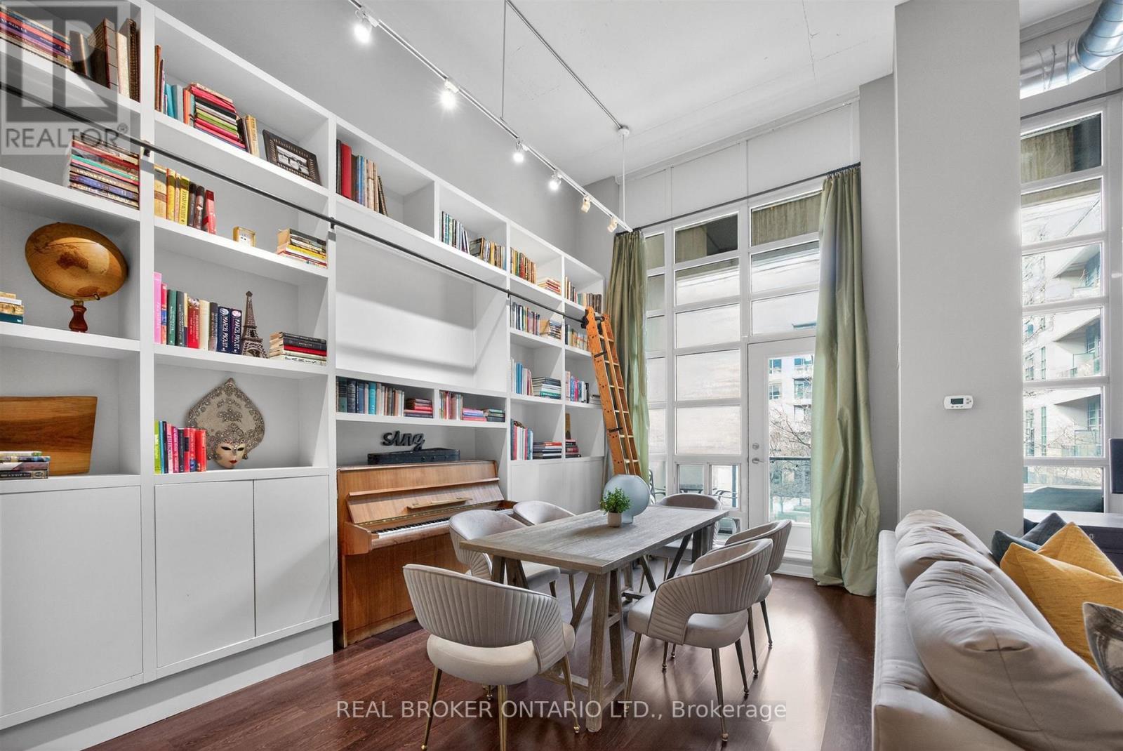 MLS® listing #29608087 for sale located at 209 - 380 MACPHERSON AVENUE