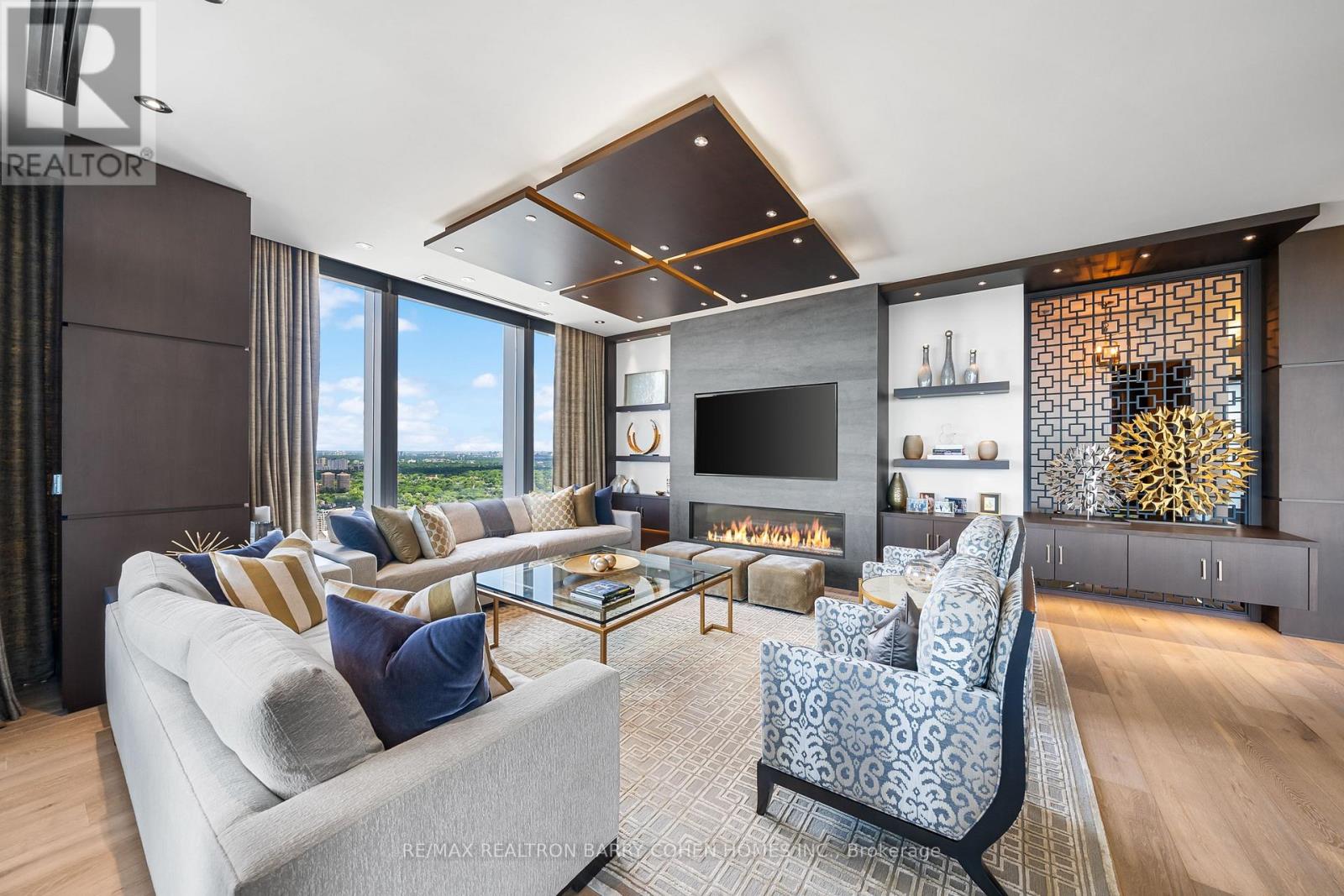 MLS® listing #29609775 for sale located at 4501 - 50 YORKVILLE AVENUE