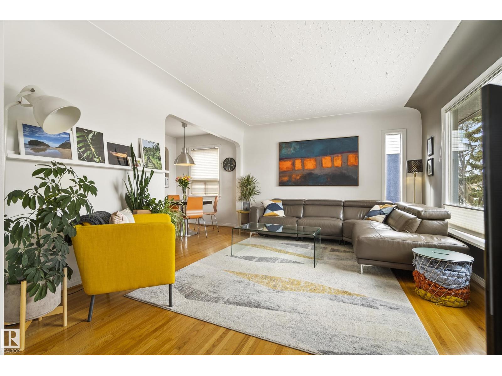 MLS® listing #29610376 for sale located at 13519 110 A AV NW