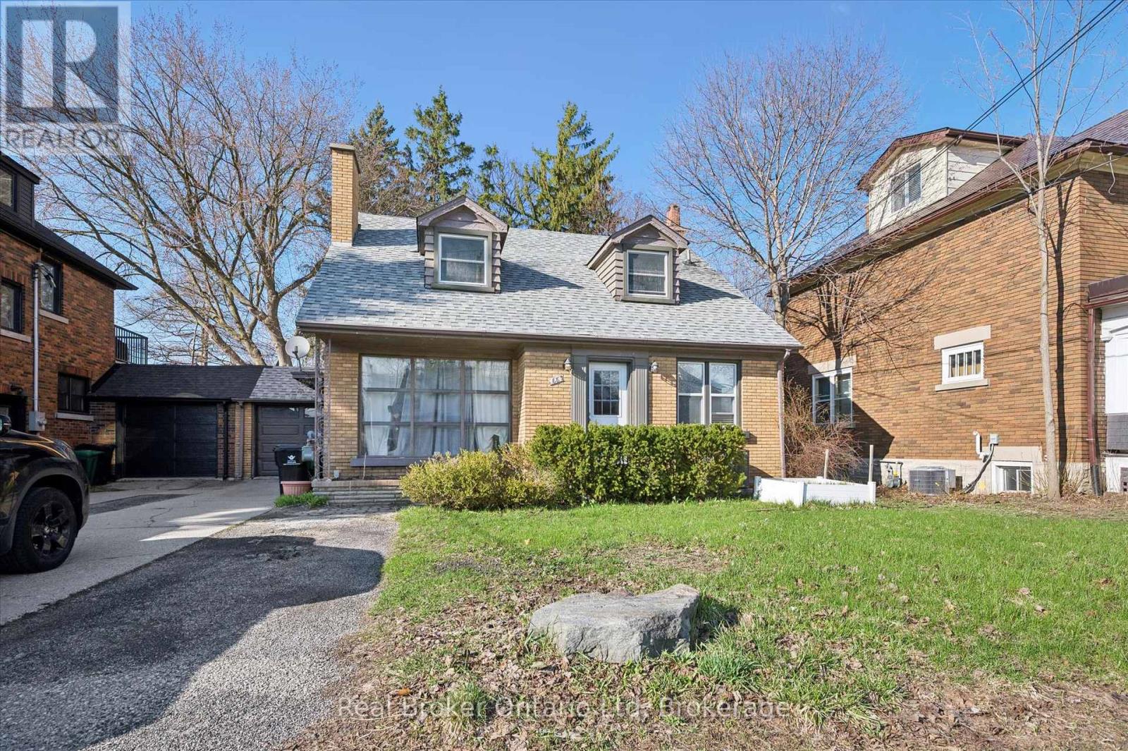MLS® listing #29611292 for sale located at UPPER - 68 HIGHLAND ROAD W