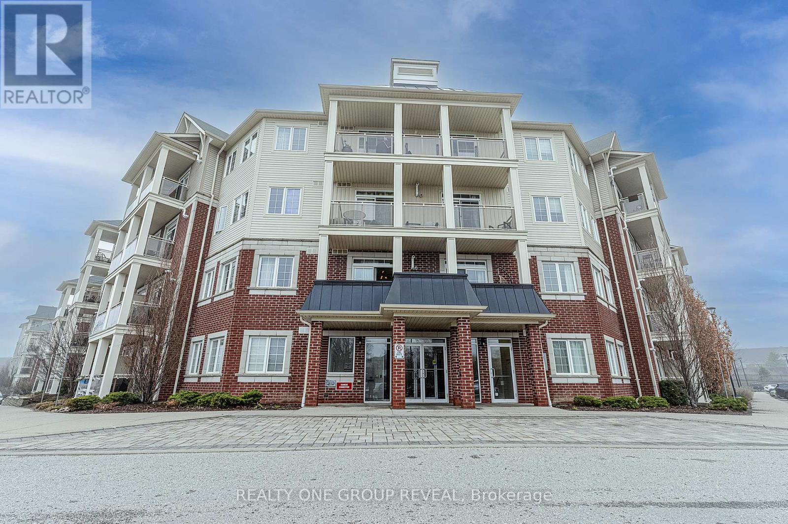 MLS® listing #29613596 for sale located at 210 - 80 ASPEN SPRINGS DRIVE