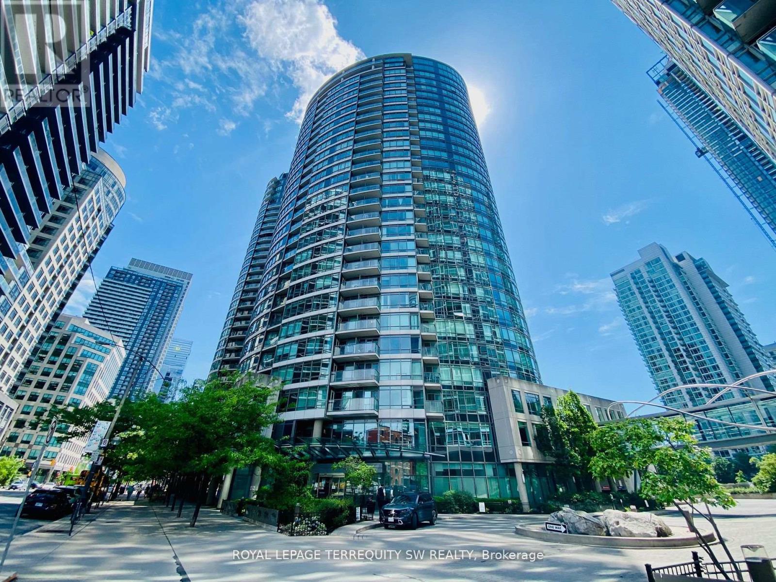 MLS® listing #29616158 for sale located at 2010 - 373 FRONT STREET W