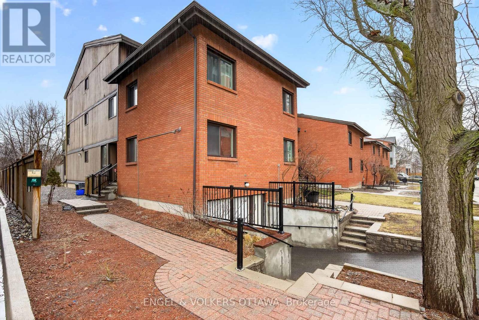 MLS® listing #29616184 for sale located at B - 35 ROBINSON AVENUE