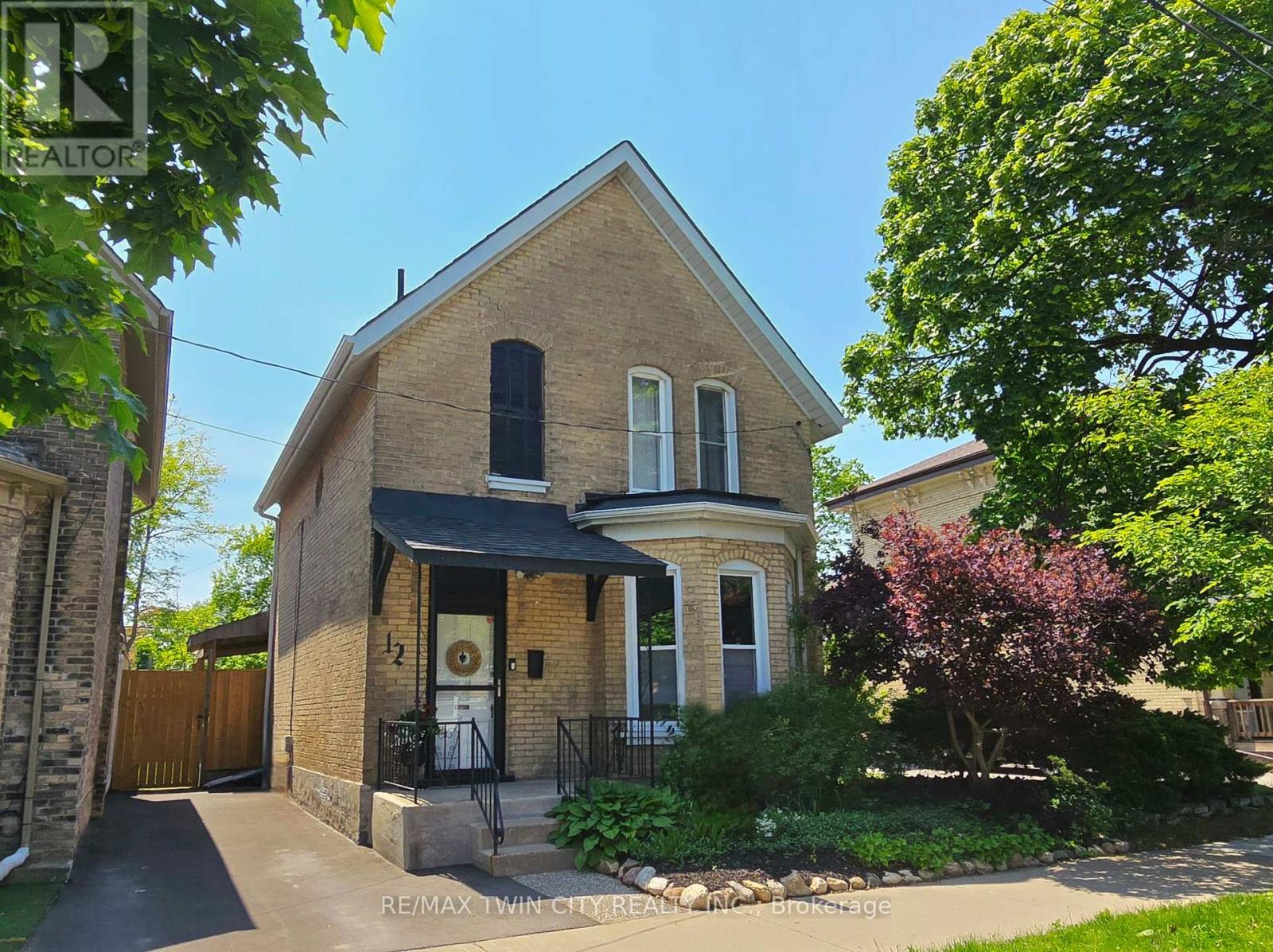 MLS® listing #29616297 for sale located at 12 PEARL STREET