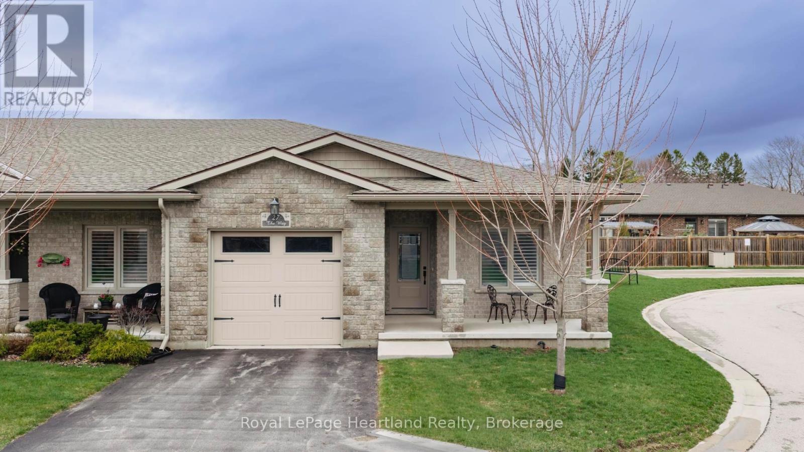 MLS® listing #29616398 for sale located at 9 - 27 THE WAY