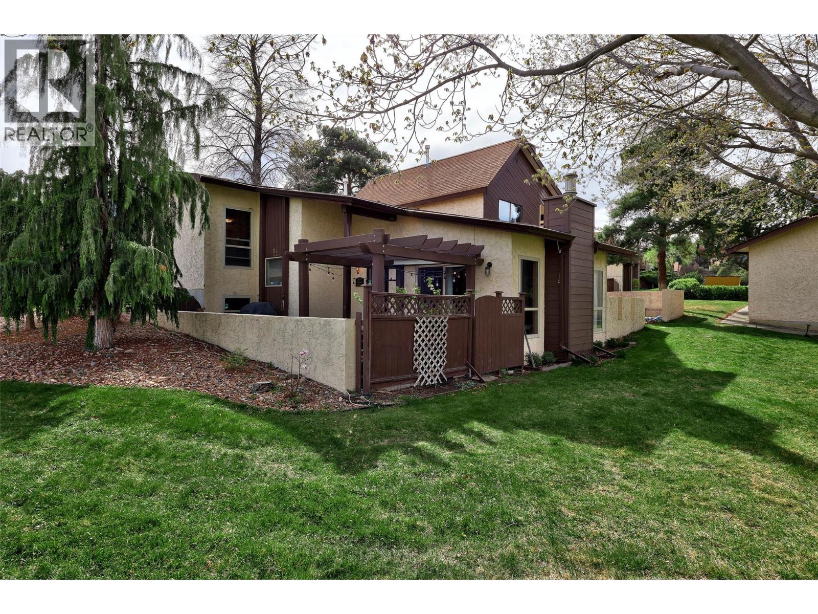 MLS® listing #29617905 for sale located at 250 Pemberton Terrace Unit# 21