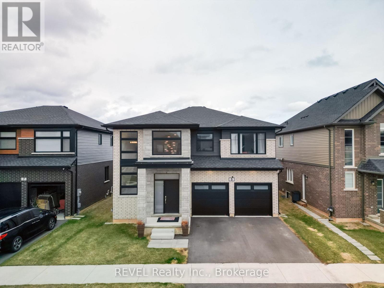 MLS® listing #29618651 for sale located at 5 SAMUEL AVENUE