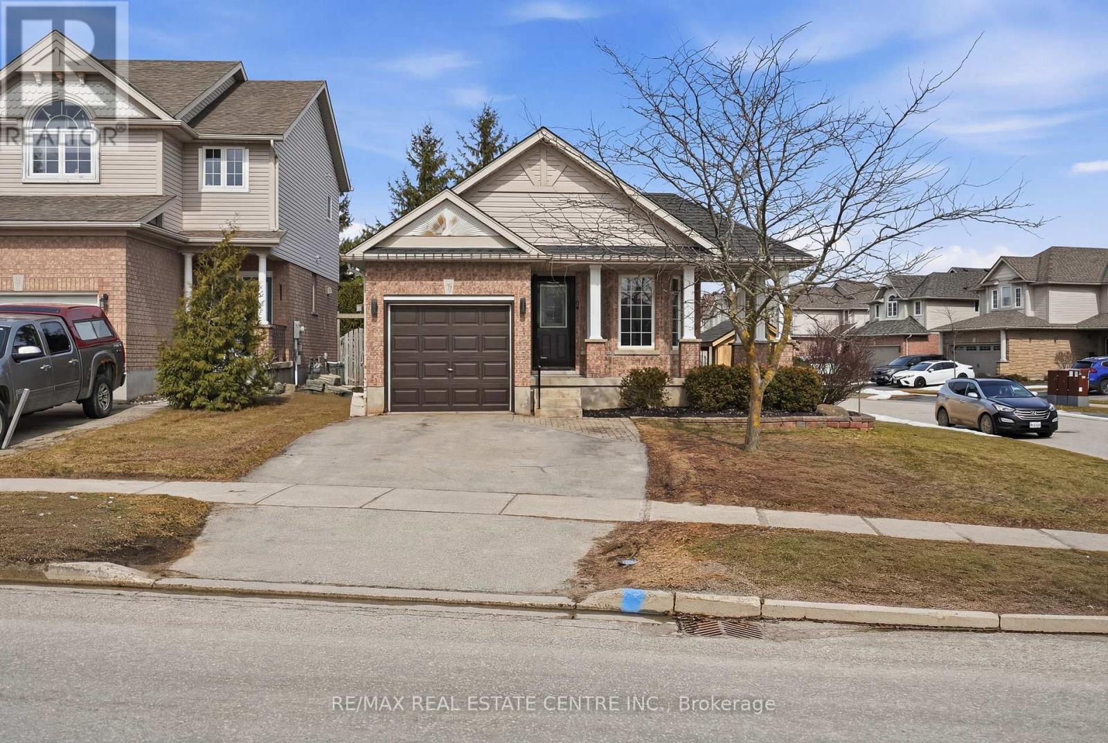 MLS® listing #29618664 for sale located at 321 MONTGOMERY BOULEVARD