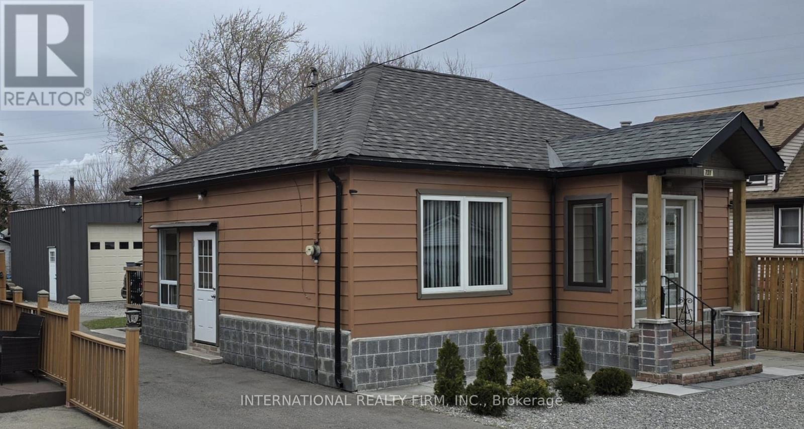 MLS® listing #29618674 for sale located at 731 KNOX AVENUE