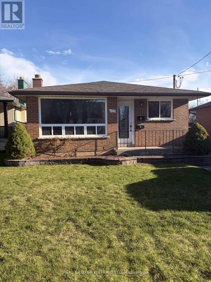 MLS® listing #29619253 for sale located at MAIN - 653 ATHOL STREET E