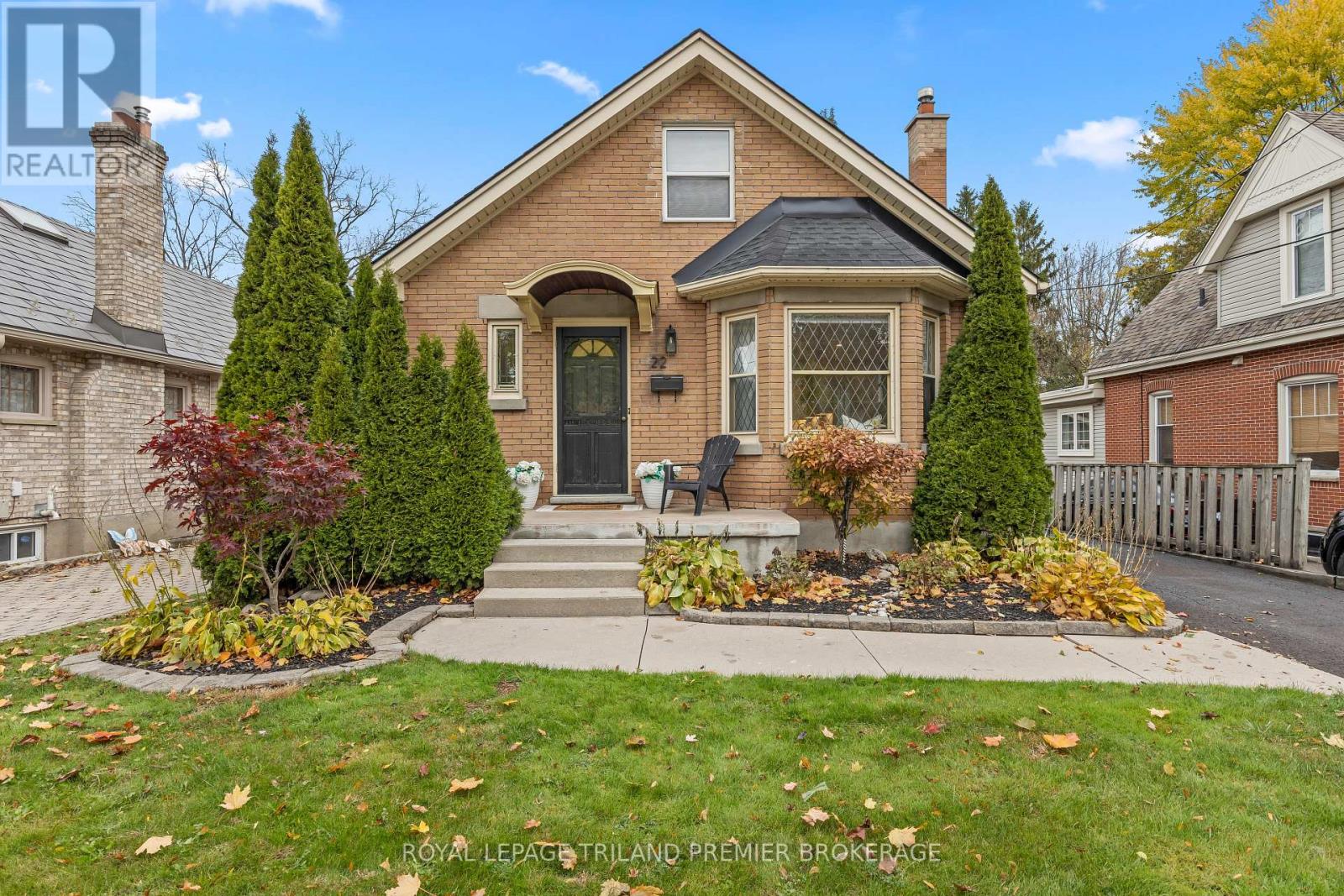 MLS® listing #29619429 for sale located at 22 BRISCOE STREET E