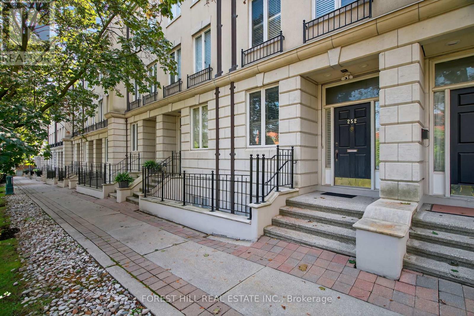 MLS® listing #29619454 for sale located at 252 SPADINA ROAD