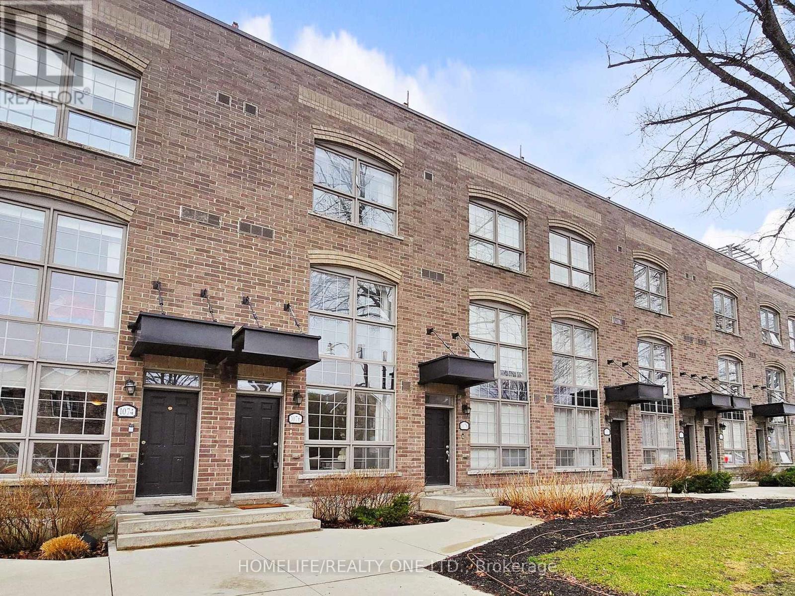 MLS® listing #29620125 for sale located at 1076 LANSDOWNE AVENUE