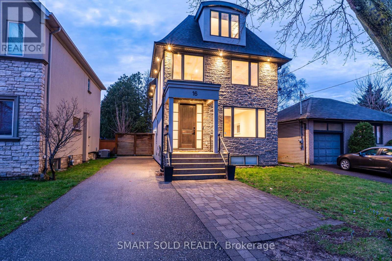 MLS® listing #29620332 for sale located at UPPER - 16 ENFIELD AVENUE