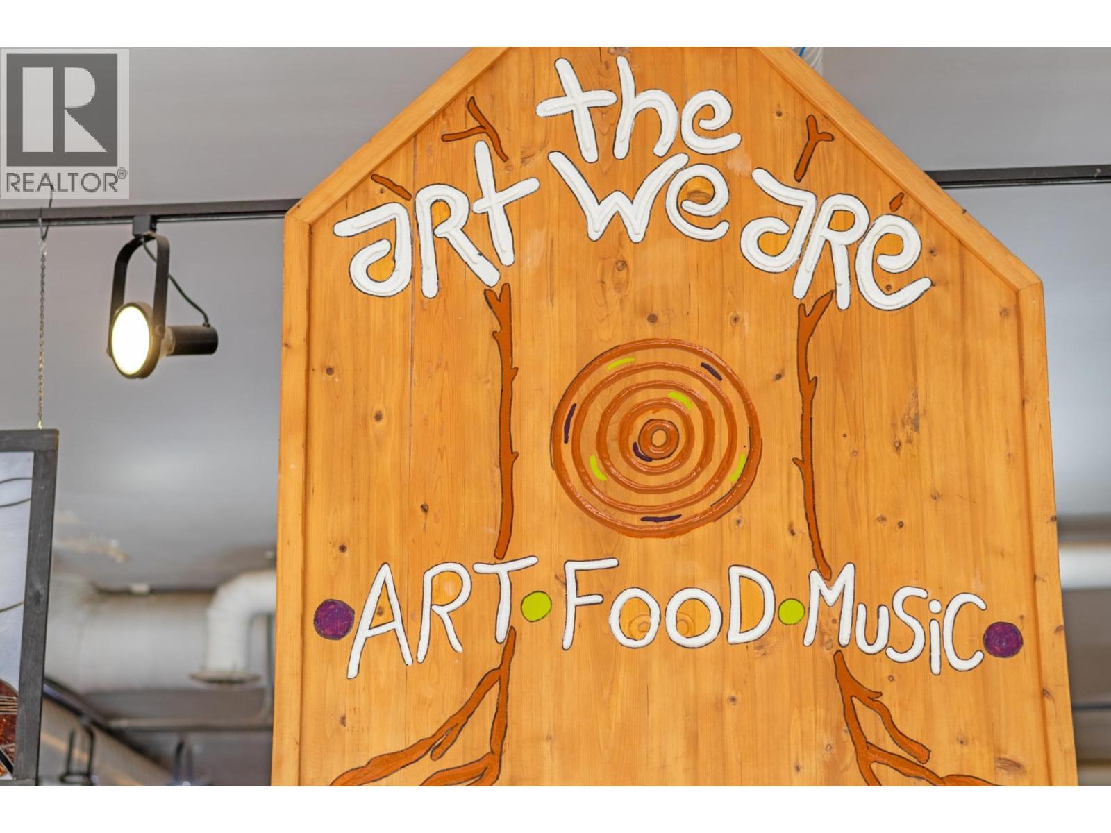 MLS® listing #29620443 for sale located at 246 VICTORIA Street