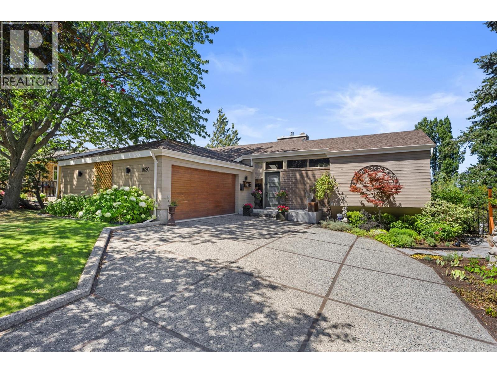 MLS® listing #29622677 for sale located at 1620 FARNHAM Wynd