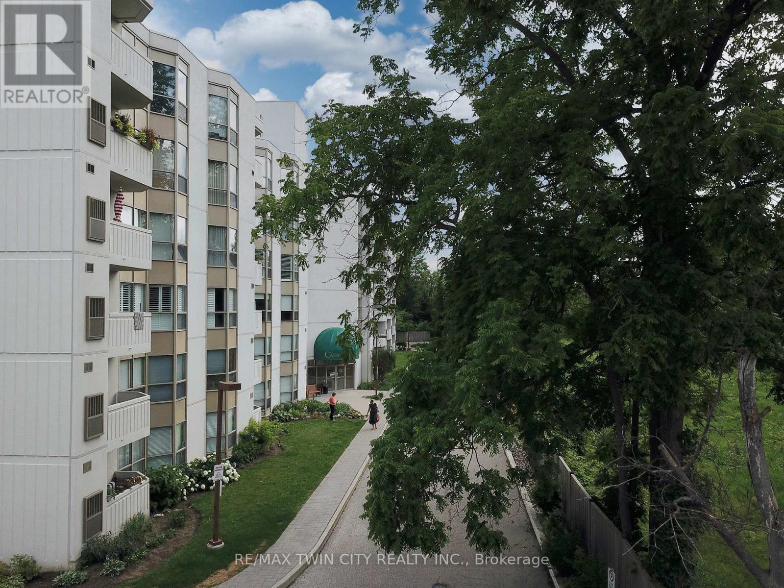 MLS® listing #29623132 for sale located at 505 - 3267 KING STREET