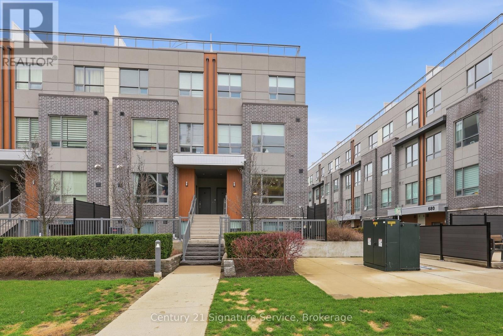 MLS® listing #29624708 for sale located at 2 - 1238 CAWTHRA ROAD