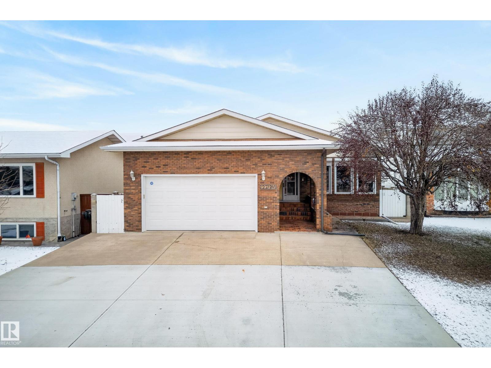 MLS® listing #29625399 for sale located at 9912 162 AV NW