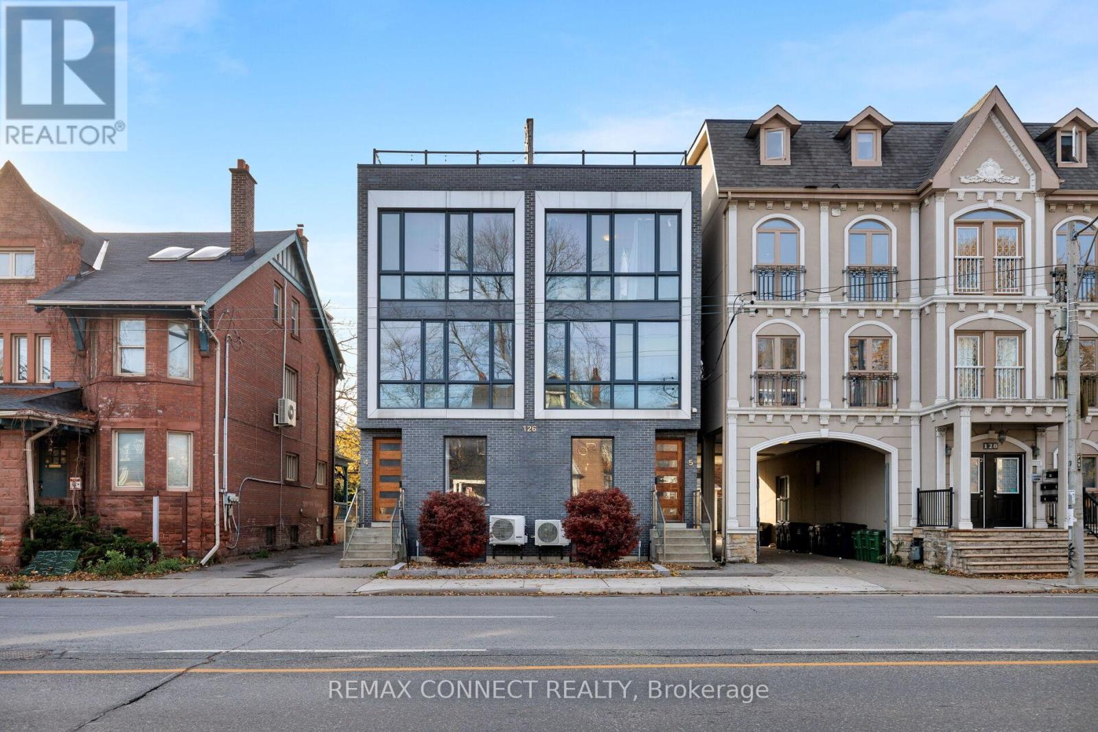 MLS® listing #29630032 for sale located at TH3 - 126 SPADINA ROAD