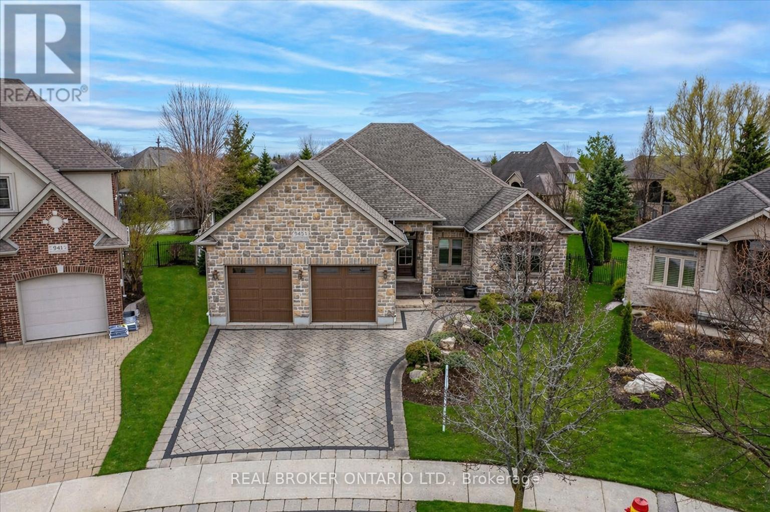 MLS® listing #29630647 for sale located at 945 RIVERSTONE COURT