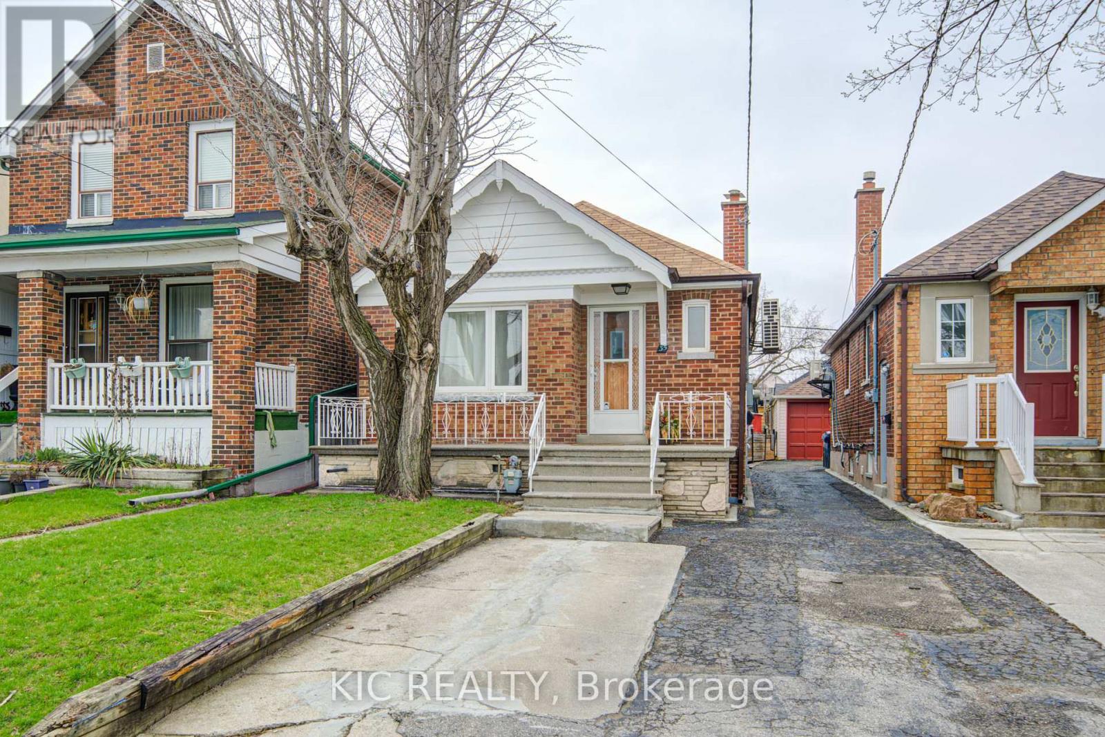 MLS® listing #29630867 for sale located at 35 MONTCALM AVENUE