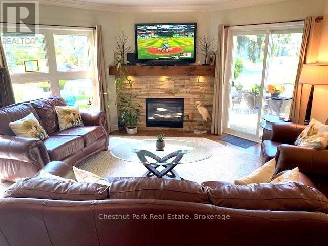 MLS® listing #29630951 for sale located at 906 CEDAR POINTE COURT