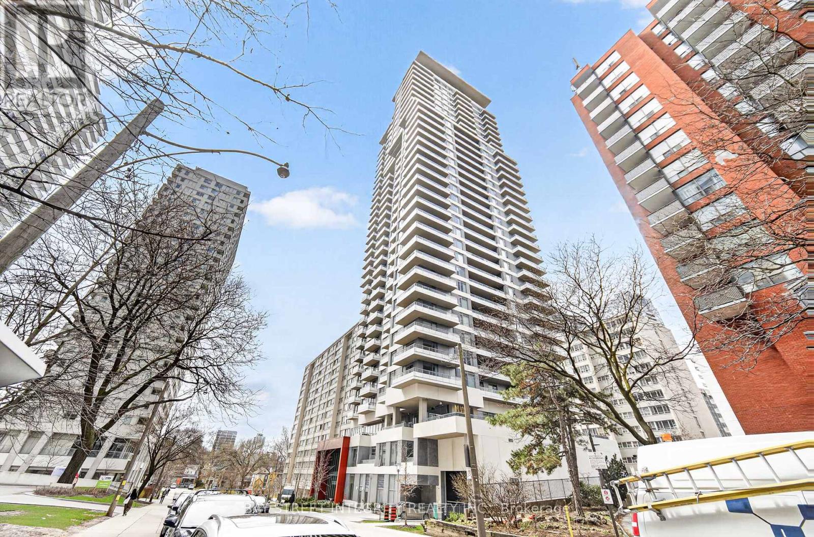 MLS® listing #29632923 for sale located at 1720 - 50 DUNFIELD AVENUE
