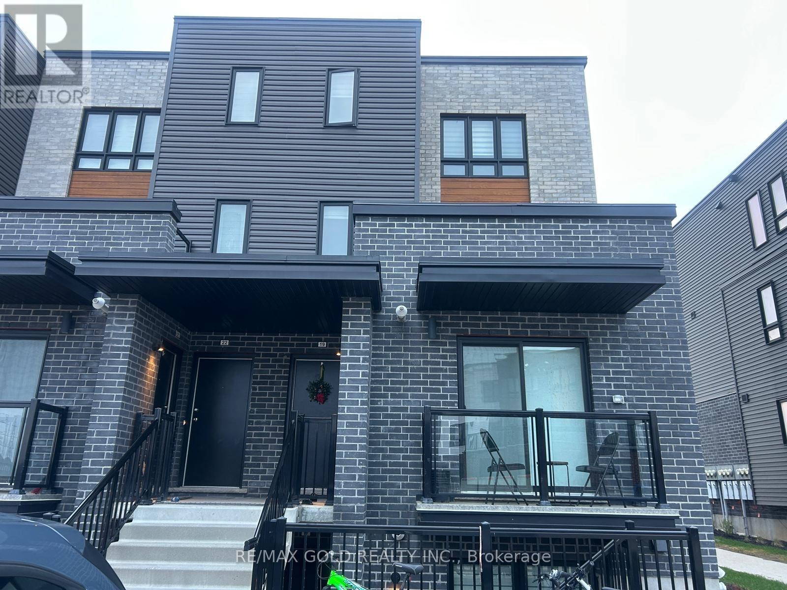 MLS® listing #29634960 for sale located at 19 - 235 CHAPEL HILL DRIVE