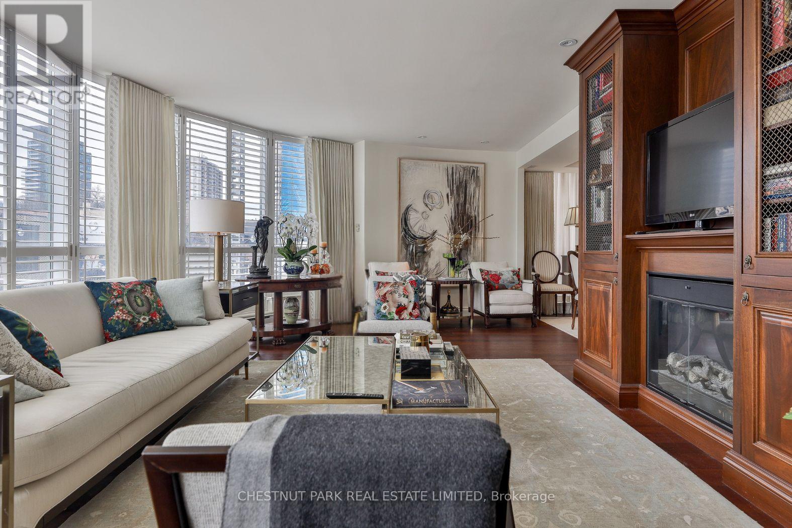 MLS® listing #29638612 for sale located at 204 - 77 AVENUE ROAD