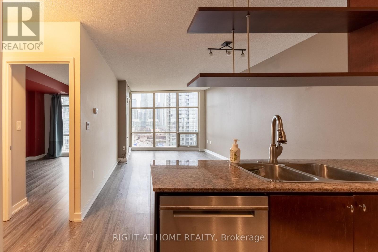 MLS® listing #29638622 for sale located at 35 - 35 MARINER TERRACE