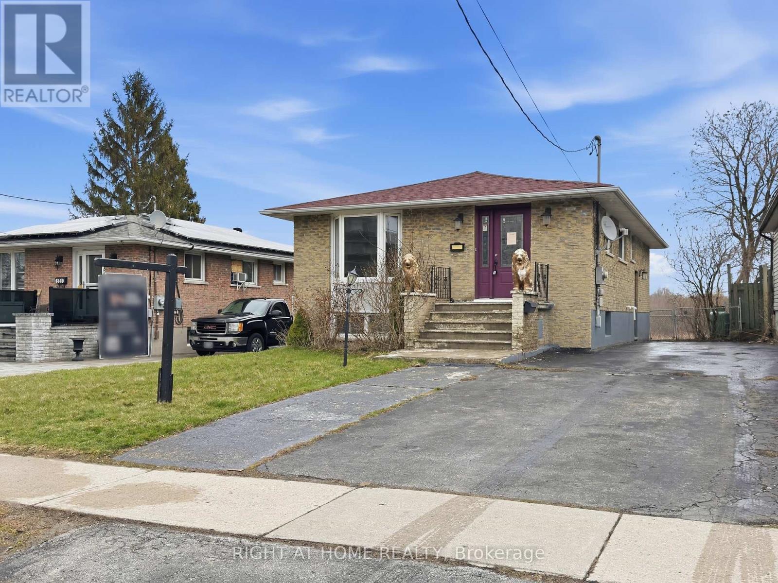 MLS® listing #29638683 for sale located at 839 GLEN STREET