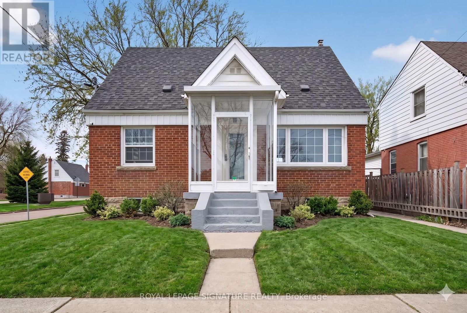 MLS® listing #29638684 for sale located at 3244 ST CLAIR AVENUE E