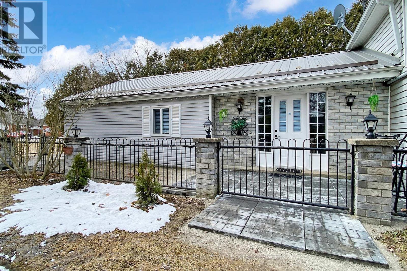 MLS® listing #29638912 for sale located at 8352 MAIN LISLE STREET