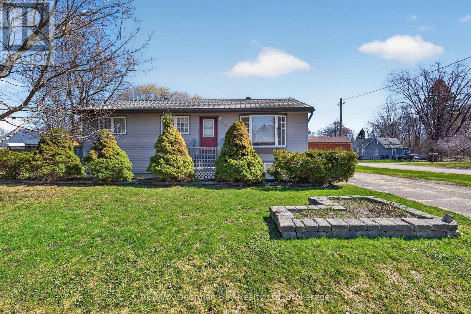 MLS® listing #29638974 for sale located at 919 EIGHTH AVENUE