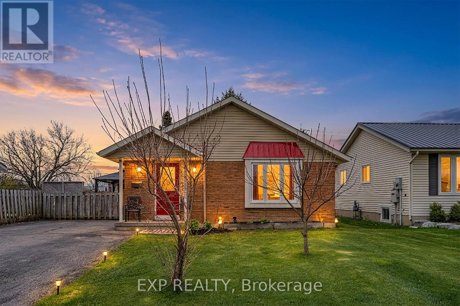 MLS® listing #29639369 for sale located at 8 ABBOTT LANE