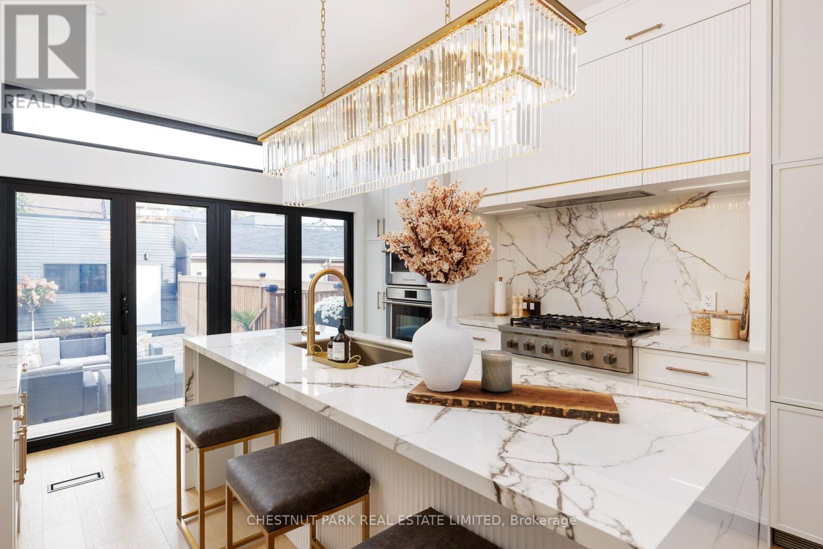 MLS® listing #29639954 for sale located at 269 EUCLID AVENUE
