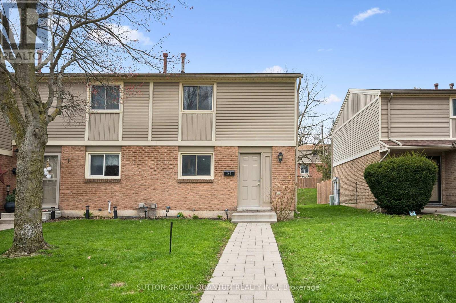 MLS® listing #29641381 for sale located at 108 - 263 PIONEER DRIVE