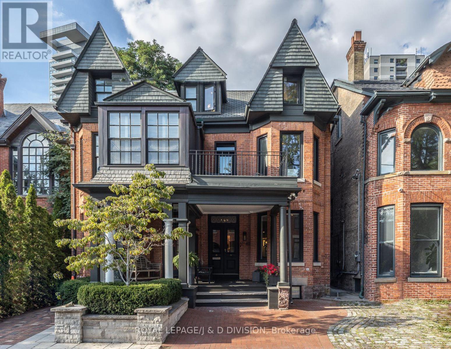 MLS® listing #29641790 for sale located at 40 BERNARD AVENUE