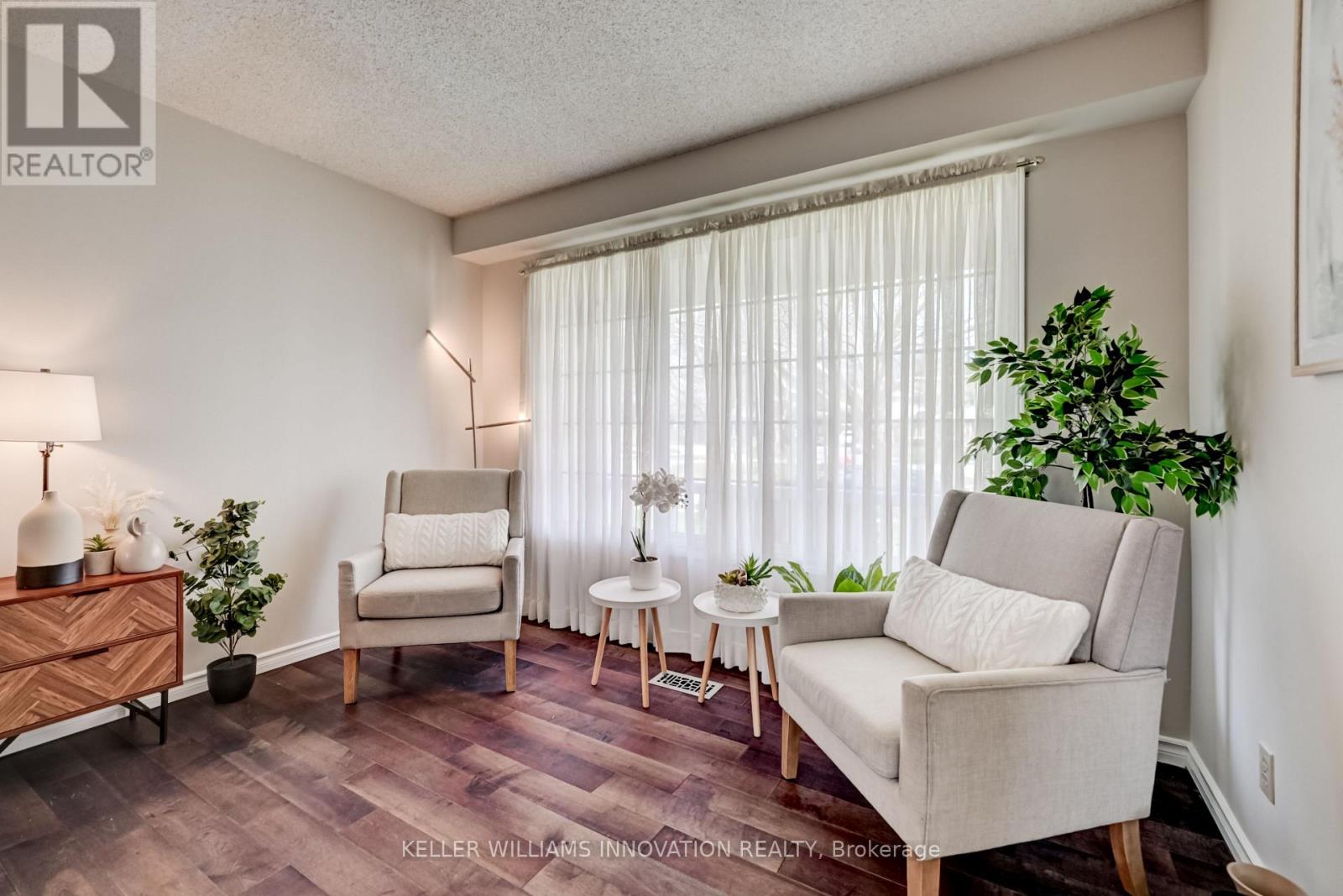 MLS® listing #29642041 for sale located at 33 CARLYLE PLACE