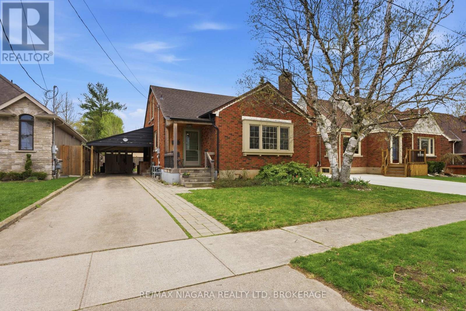 MLS® listing #29642325 for sale located at 6950 LEEMING STREET